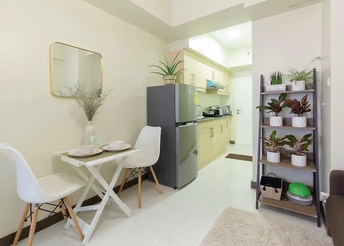 Fiber-powered Tropical Oasis Guest house Manila