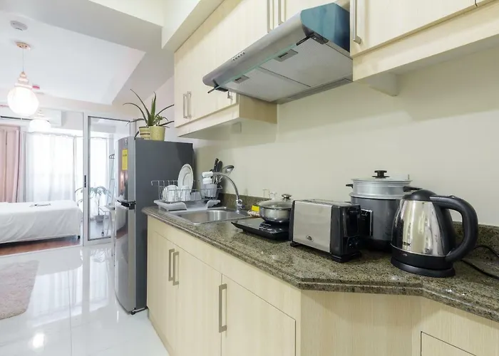 Fiber-powered Tropical Oasis * Manila